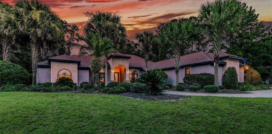 House in Gainesville, Florida 4 bedrooms, 363.34 sq.m. № 2304714