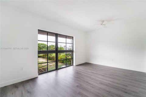 Apartamento en alquiler en Miami, Florida № 2010707 - foto 3