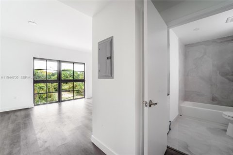 Apartamento en alquiler en Miami, Florida № 2010707 - foto 7