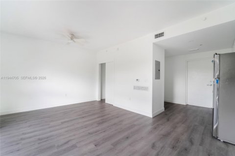 Apartamento en alquiler en Miami, Florida № 2010707 - foto 4