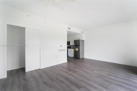 Apartamento en alquiler en Miami, Florida № 2010707 - foto 6