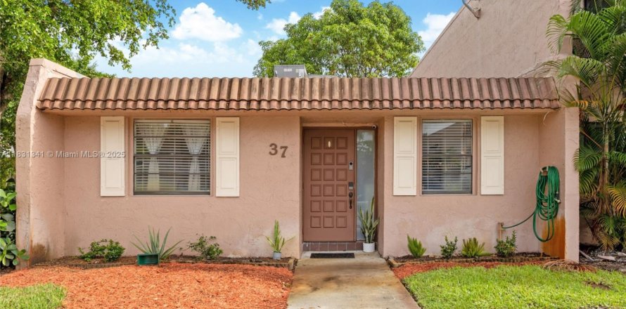 Кондоминиум с 2 спальнями в Дейви, Флорида № 1934715