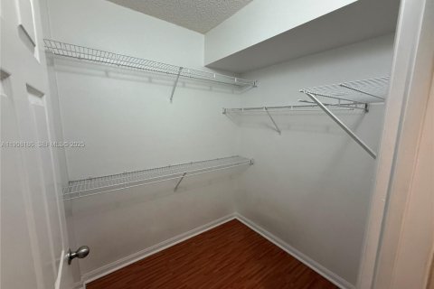 Condominio en alquiler en Hollywood, Florida, 2 dormitorios, 102.19 m2 № 1967790 - foto 14