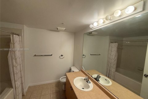 Condominio en alquiler en Hollywood, Florida, 2 dormitorios, 102.19 m2 № 1967790 - foto 15