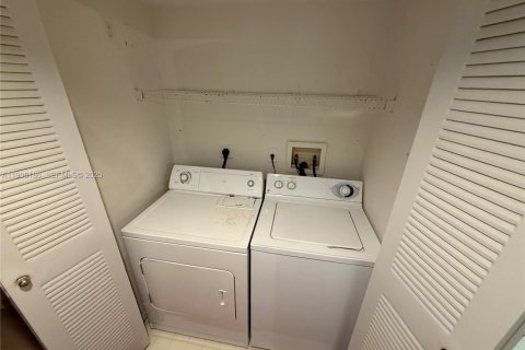 Condominio en alquiler en Hollywood, Florida, 2 dormitorios, 102.19 m2 № 1967790 - foto 21