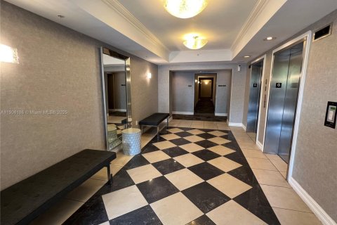 Copropriété à louer à Hollywood, Floride: 2 chambres, 102.19 m2 № 1967790 - photo 1