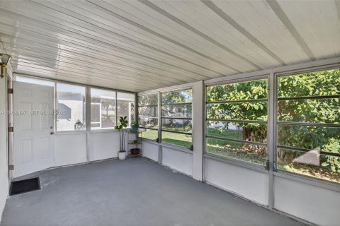 Купить виллу или дом в Тамарак, Флорида 2 спальни, 80.27м2, № 1994435 - фото 21