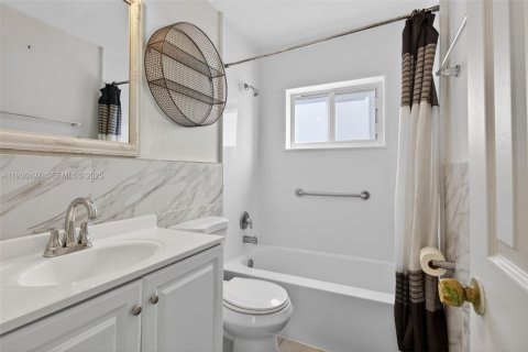 Купить виллу или дом в Тамарак, Флорида 2 спальни, 80.27м2, № 1994435 - фото 16