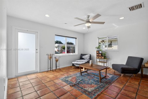 Купить виллу или дом в Тамарак, Флорида 2 спальни, 80.27м2, № 1994435 - фото 7