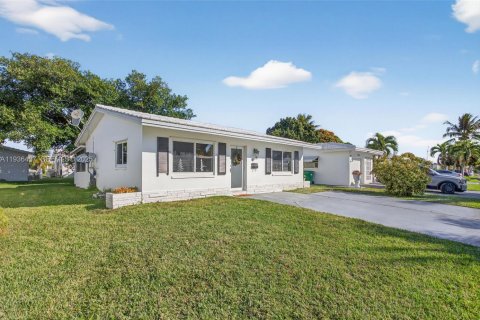 Купить виллу или дом в Тамарак, Флорида 2 спальни, 80.27м2, № 1994435 - фото 2