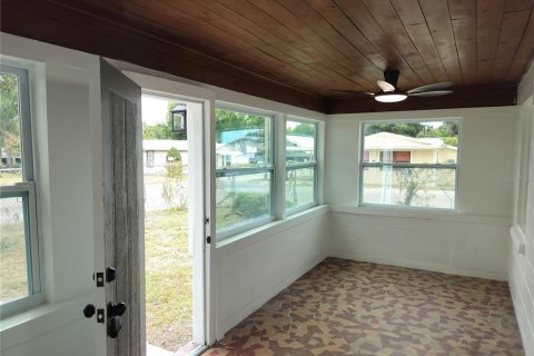 House in Lakeland, Florida 2 bedrooms, 100.89 sq.m. № 2210619 - photo 3