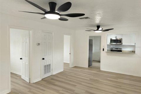 House in Lakeland, Florida 2 bedrooms, 100.89 sq.m. № 2210619 - photo 6