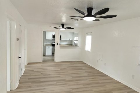 House in Lakeland, Florida 2 bedrooms, 100.89 sq.m. № 2210619 - photo 5