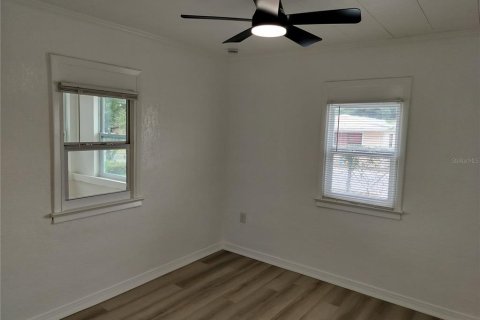 House in Lakeland, Florida 2 bedrooms, 100.89 sq.m. № 2210619 - photo 11