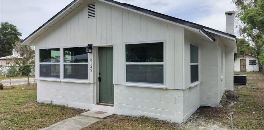 House in Lakeland, Florida 2 bedrooms, 100.89 sq.m. № 2210619