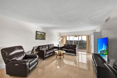 Купить кондоминиум в Помпано-Бич, Флорида 3 комнаты, 106.84м2, № 2084473 - фото 6