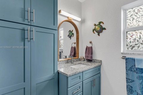 Condo in Marathon, Florida, 1 bedroom  № 2076772 - photo 11