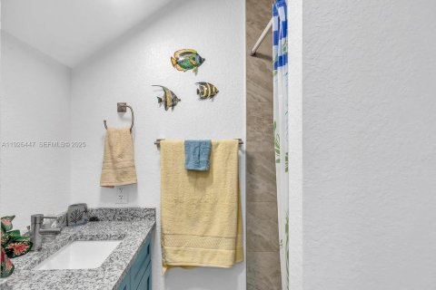 Condo in Marathon, Florida, 1 bedroom  № 2076772 - photo 9
