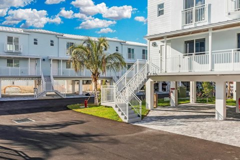 Condo in Marathon, Florida, 1 bedroom  № 2076772 - photo 2