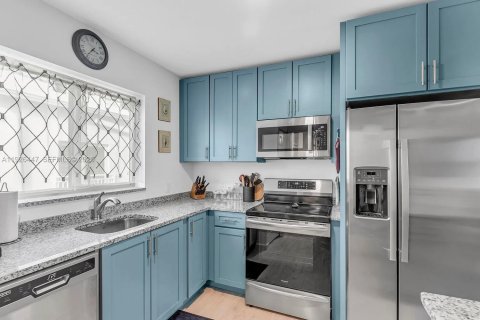 Condo in Marathon, Florida, 1 bedroom  № 2076772 - photo 4
