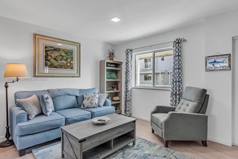 Condo in Marathon, Florida, 1 bedroom  № 2076772 - photo 12