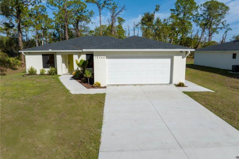 House in Port Charlotte, Florida 3 bedrooms, 141.3 sq.m. № 2237399