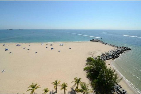 Copropriété à louer à Fort Lauderdale, Floride: 2 chambres, 186.08 m2 № 2182842 - photo 19