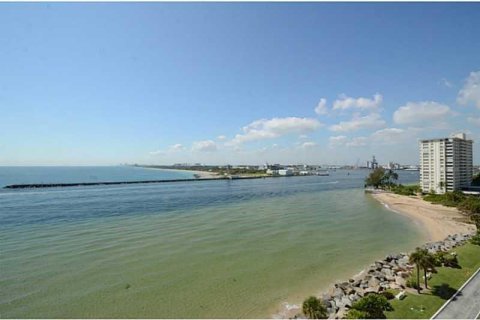 Copropriété à louer à Fort Lauderdale, Floride: 2 chambres, 186.08 m2 № 2182842 - photo 22