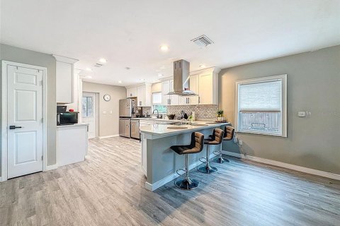 Casa en alquiler en Saint Petersburg, Florida, 3 dormitorios, 135.82 m2 № 1916218 - foto 8