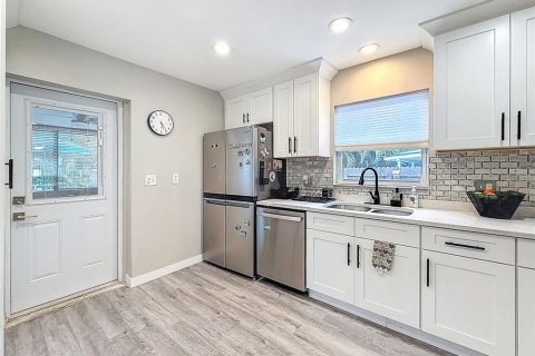 Casa en alquiler en Saint Petersburg, Florida, 3 dormitorios, 135.82 m2 № 1916218 - foto 5