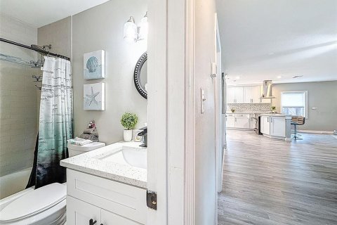 Casa en alquiler en Saint Petersburg, Florida, 3 dormitorios, 135.82 m2 № 1916218 - foto 17