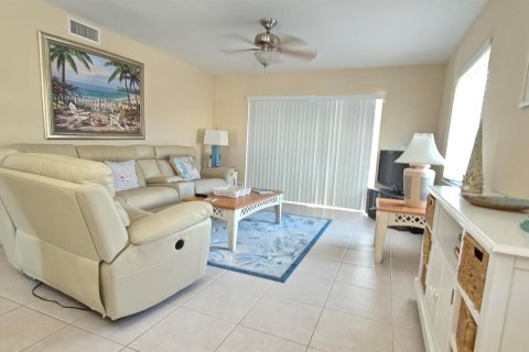 Condo in Stuart, Florida, 2 bedrooms  № 2187534 - photo 8