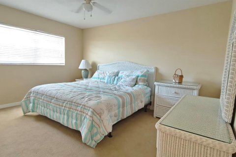 Condo in Stuart, Florida, 2 bedrooms  № 2187534 - photo 30