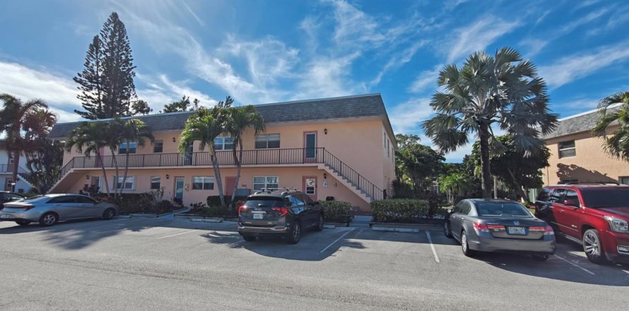 Condo in Stuart, Florida, 2 bedrooms  № 2187534