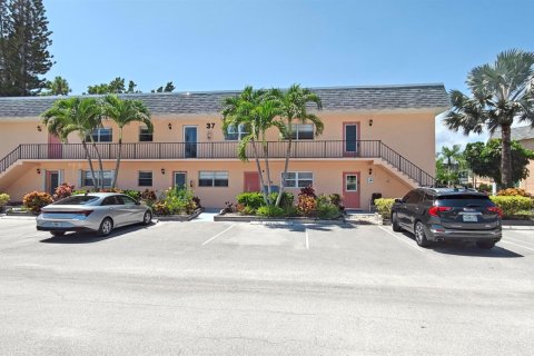 Condo in Stuart, Florida, 2 bedrooms  № 2187534 - photo 2