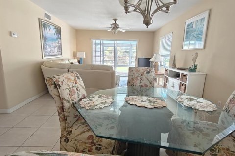 Condo in Stuart, Florida, 2 bedrooms  № 2187534 - photo 19