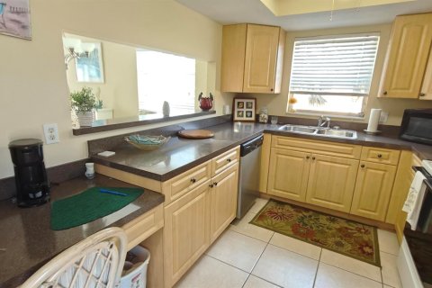 Condo in Stuart, Florida, 2 bedrooms  № 2187534 - photo 13