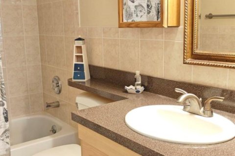 Condo in Stuart, Florida, 2 bedrooms  № 2187534 - photo 21