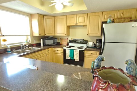 Condo in Stuart, Florida, 2 bedrooms  № 2187534 - photo 15
