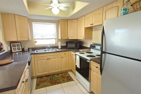 Condo in Stuart, Florida, 2 bedrooms  № 2187534 - photo 14