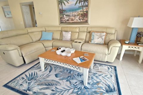 Condo in Stuart, Florida, 2 bedrooms  № 2187534 - photo 7