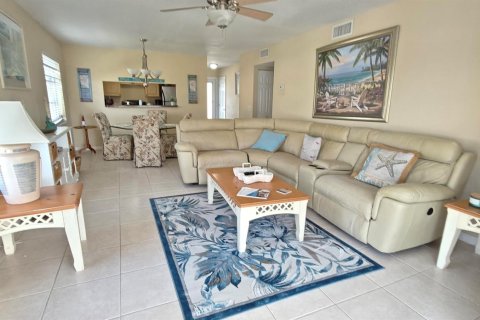 Condo in Stuart, Florida, 2 bedrooms  № 2187534 - photo 6