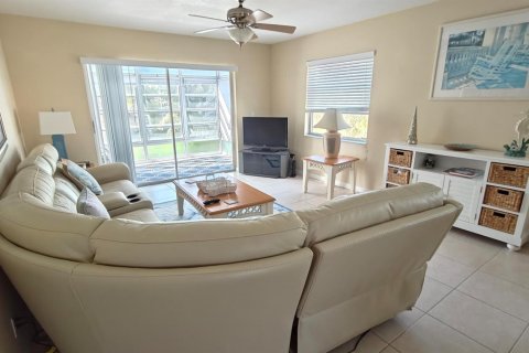 Condo in Stuart, Florida, 2 bedrooms  № 2187534 - photo 5