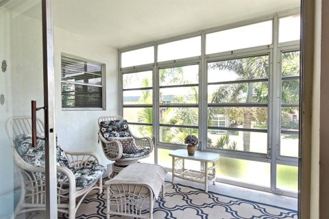 Condo in Stuart, Florida, 2 bedrooms  № 2187534 - photo 11