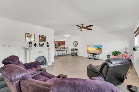 Touwnhouse à louer à Homestead, Floride: 3 chambres, 224.36 m2 № 2062809 - photo 7