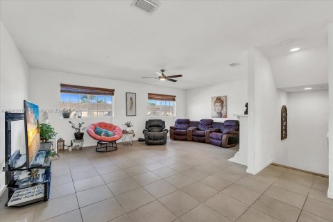 Touwnhouse à louer à Homestead, Floride: 3 chambres, 224.36 m2 № 2062809 - photo 5