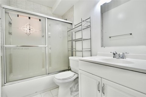 Condominio en alquiler en Miami, Florida, 2 dormitorios, 89.65 m2 № 1993775 - foto 2