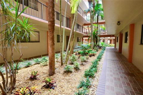 Condominio en alquiler en Miami, Florida, 2 dormitorios, 89.65 m2 № 1993775 - foto 14