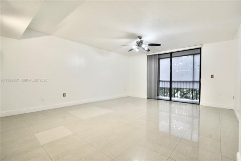 Condominio en alquiler en Miami, Florida, 2 dormitorios, 89.65 m2 № 1993775 - foto 1