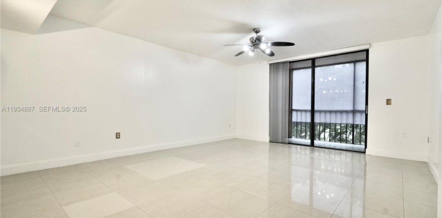 Condominio en Miami, Florida, 2 dormitorios  № 1993775